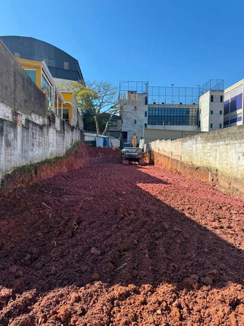 Área urbana aterrada e nivelada pela Busk